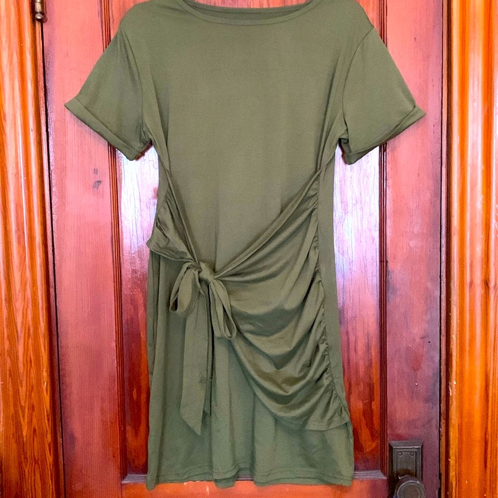 Sage green T-shirt wrap dress, size XL. Never worn!